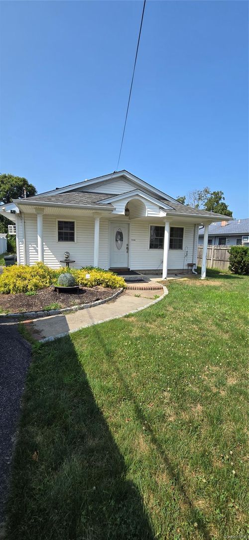 13 Manor Drive, Brookhaven, NY, 11967 | Card Image