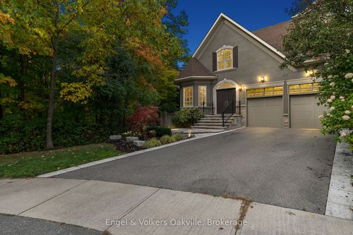 493 Berkley Crt, Oakville, ON, L6H6Y9 | Card Image