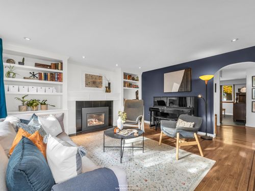 1327 E 29th Ave, Vancouver, BC, V5V2T4 | Card Image