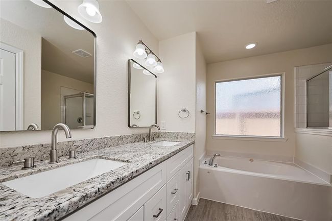 9622 Sugarblossom Ln, House other with 4 bedrooms, 2 bathrooms and 2 parking in Sugar Land TX | Image 16
