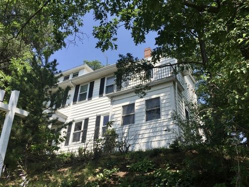 1094 Centre St, Newton, MA, 02459-1542 | Card Image