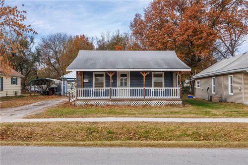 1607 N 8th St, Neodesha, KS, 66757-1238 | Card Image