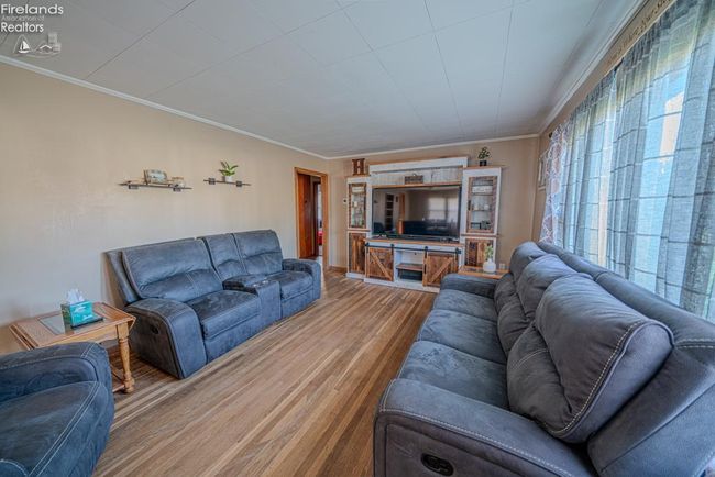 515 Jackson St, House other with 3 bedrooms, 2 bathrooms and 2 parking in Tiffin OH | Image 4