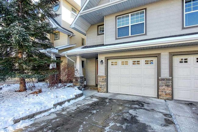 301 Inglewood Grove Se, Home with 3 bedrooms, 1 bathrooms and 2 parking in Calgary AB | Image 3