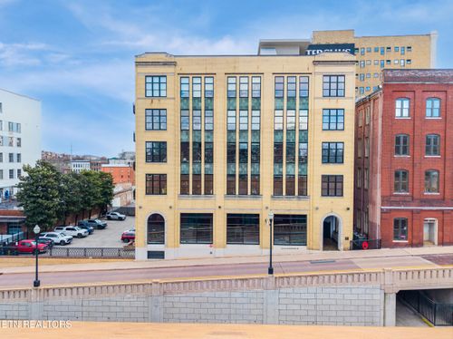 205-220 W Jackson Ave, Knoxville, TN, 37902-1072 | Card Image