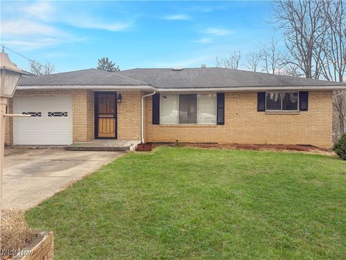 137 Clay St, Weirton, WV, 26062-3702 | Card Image