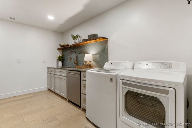 Scullery / prep-kitchen | Image 42