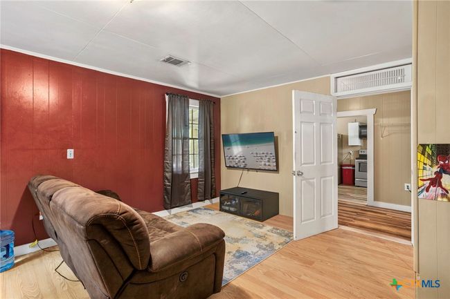 921 S Laurel Ave, House other with 3 bedrooms, 1 bathrooms and null parking in Luling TX | Image 6