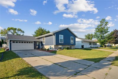 4825 Fruitwood Lane Nw, House other with 4 bedrooms, 2 bathrooms and null parking in Cedar Rapids IA | Image 2