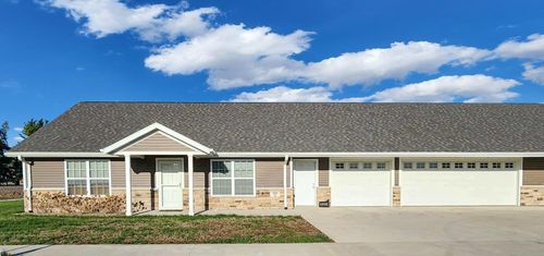 unit-n-108. N Bailey Dr, Manchester, IA, 52057-1955 | Card Image
