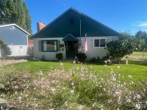 905 Kenneth St, Moscow, ID, 83843-3951 | Card Image