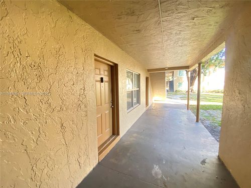 apt-101-2412 Nw 39th Way, Lauderdale Lakes, FL, 33311-1032 | Card Image