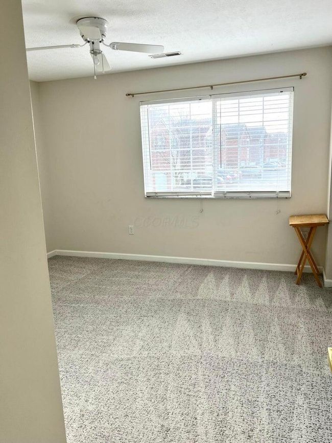 8061 Cranes Crossing Dr, Condo with 2 bedrooms, 2 bathrooms and null parking in Lewis Center OH | Image 8
