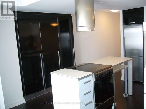 916-38 Dan Leckie Way, Toronto (Waterfront Communities), ON, M5V2V6 | Card Image