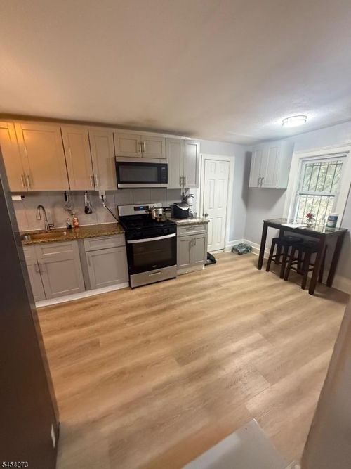 12 Thomas St, Newark, NJ, 07114-1919 | Card Image