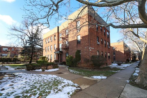 2c-47-22 215th Pl, Bayside, NY, 11361-3489 | Card Image