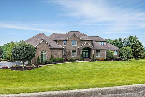 68223 Hillside Ln, Washington Township, MI, 48095-1115 | Card Image