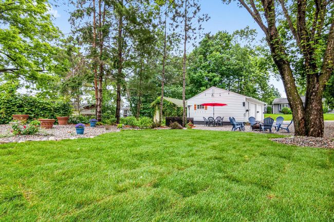 Located on a double lot | Image 29