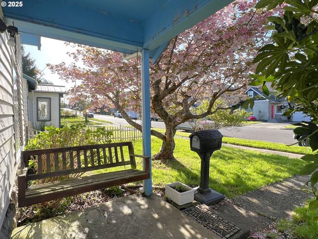 1042 Fir Ave, House other with 3 bedrooms, 1 bathrooms and null parking in Reedsport OR | Image 4