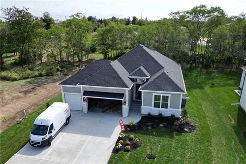 2624 Ne Woodland Oak Dr, Lee's Summit, MO, 64086-7126 | Card Image