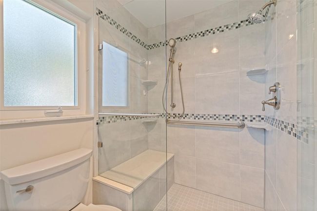 Primary Bathroom | Image 16