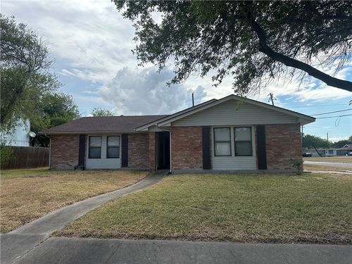 1502 Cheyenne St, Portland, TX, 78374-2425 | Card Image