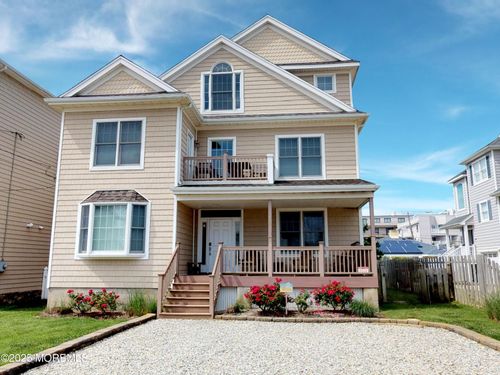 12 23rd Ave, Seaside Park, NJ, 08752-2127 | Card Image