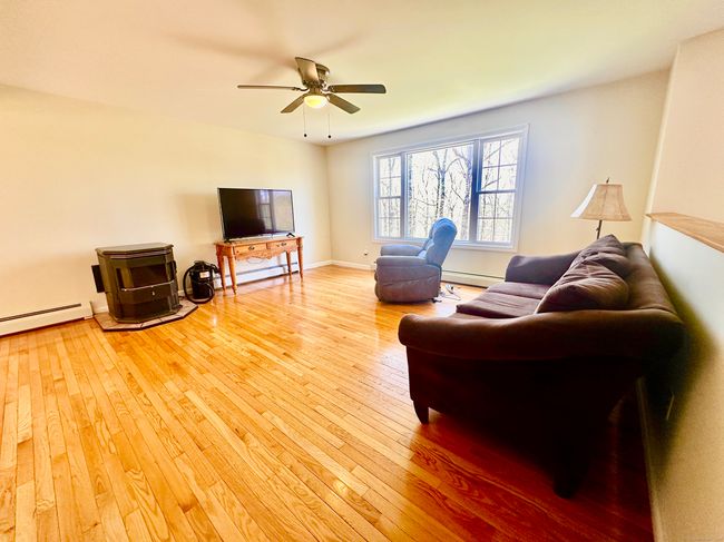 27 Fieldstone Ter, House other with 3 bedrooms, 2 bathrooms and null parking in Naugatuck CT | Image 9