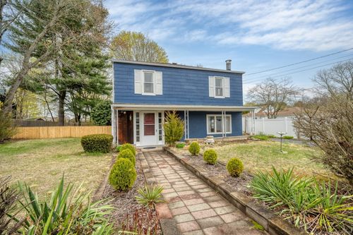 9 Woodlawn Ct, Waterford, CT, 06385-2019 | Card Image