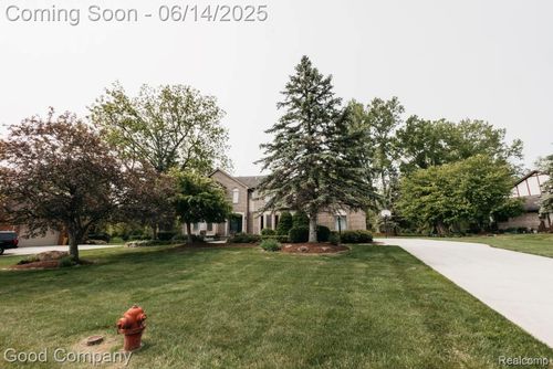 515 Oakbridge Dr, Rochester, MI, 48306-4637 | Card Image
