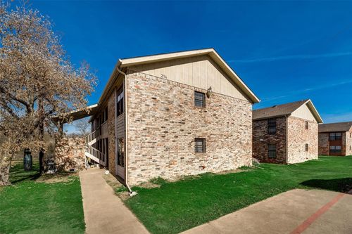 apt-b-218 Renfro St, Grand Prairie, TX, 75051-1885 | Card Image