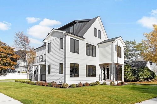 267-267-265 River St, Newton, MA, 02465-1435 | Card Image