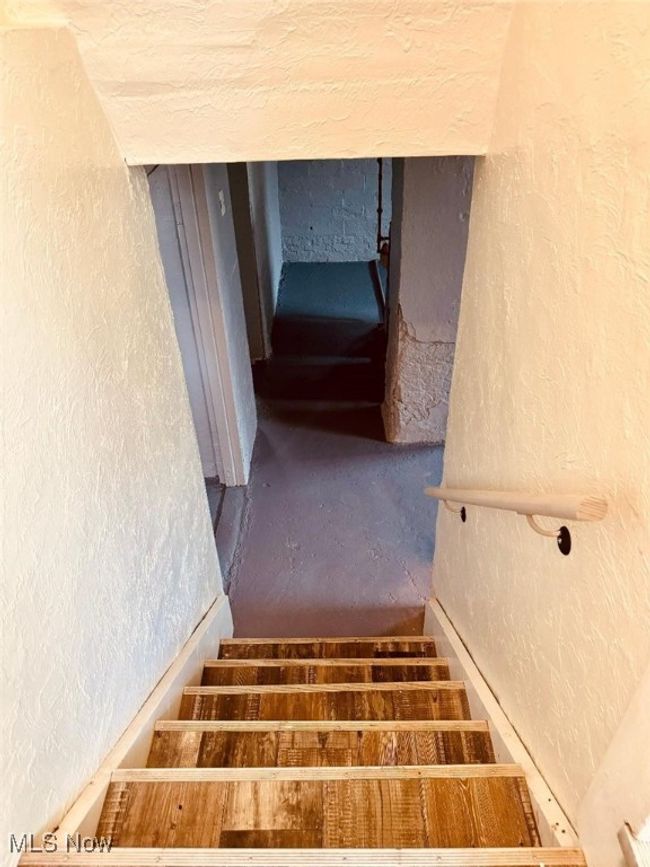 Basement stairs | Image 13