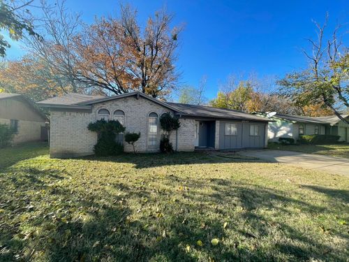 6840 Margaret Dr, Forest Hill, TX, 76140-1324 | Card Image