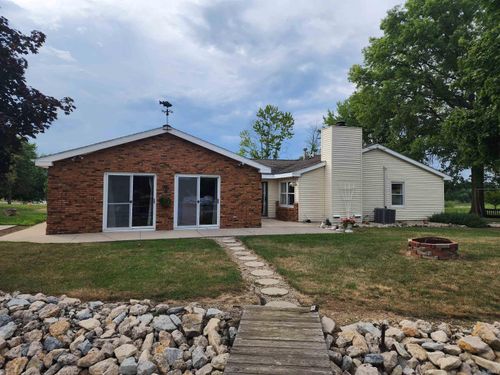 103 Deep Water Ct, Geneva, IN, 46740-9713 | Card Image