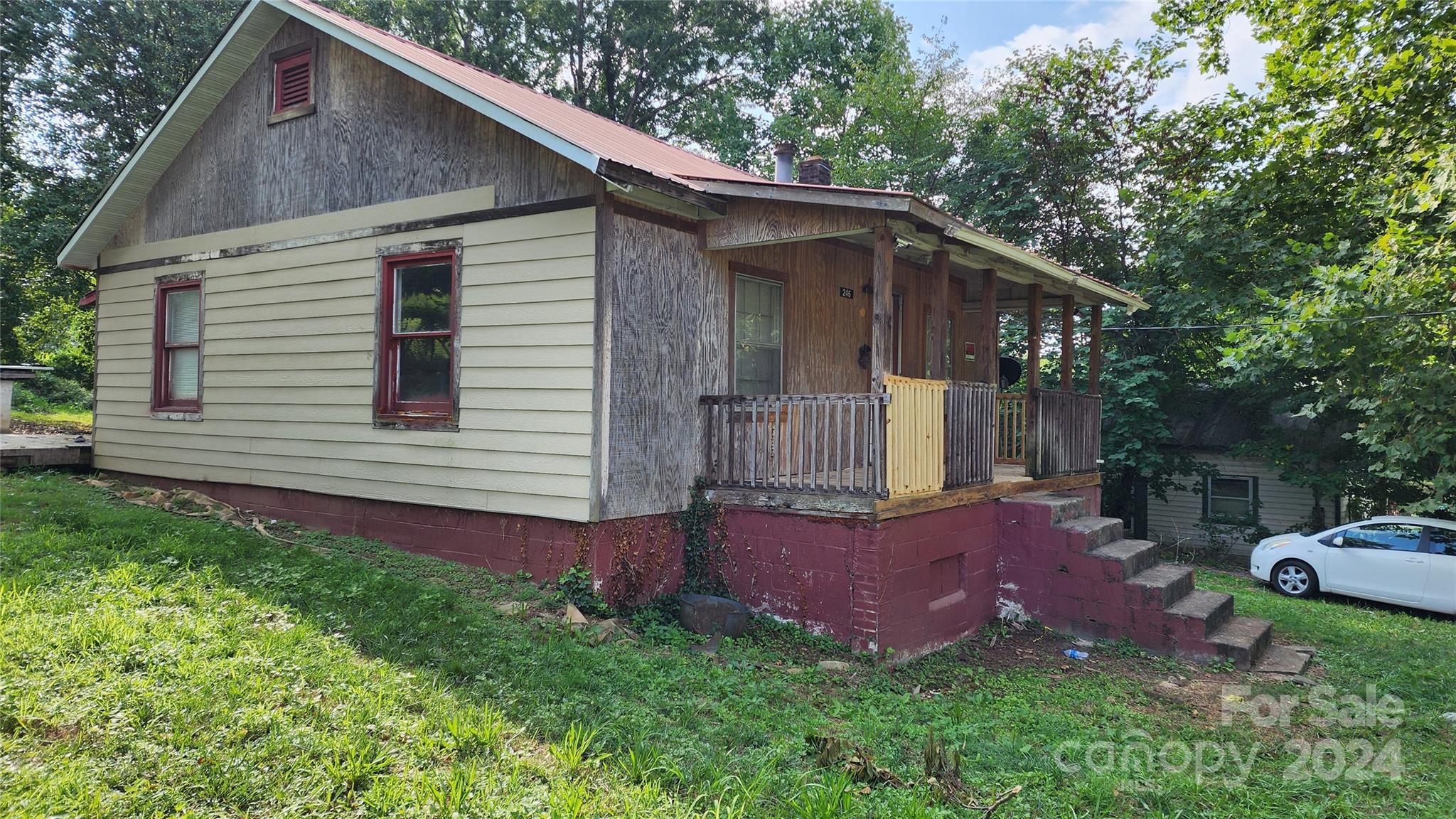 Marion St, Marion, NC 28752
