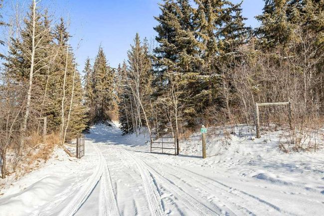 39 - 26321 Highway 627 Highway Nw, Home with 5 bedrooms, 3 bathrooms and 6 parking in Rural Parkland County AB | Image 2