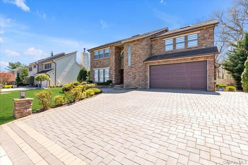 219 Carnation Dr, Farmingdale, NY, 11735-7008 | Card Image