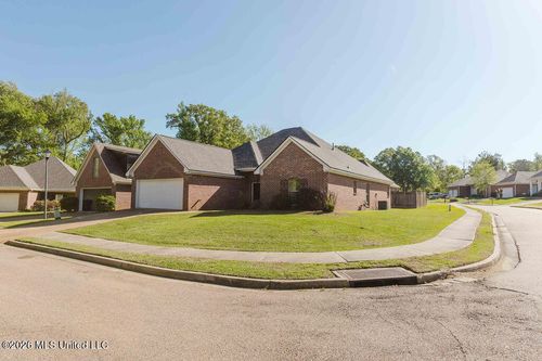 100 Woodbine Ct, Canton, MS, 39046-8429 | Card Image