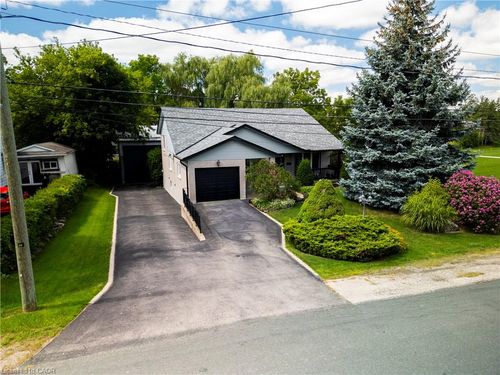 108 Queensway Dr, St Jacobs, ON, N0B2N0 | Card Image