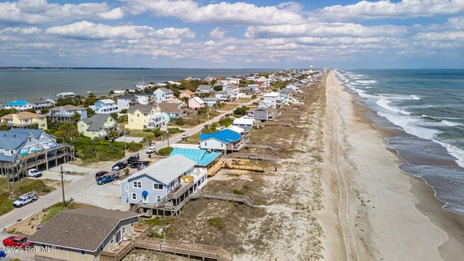 WEST - 2003 Ocean Dr, Townhouse with 4 bedrooms, 3 bathrooms and null parking in Emerald Isle NC | Image 48