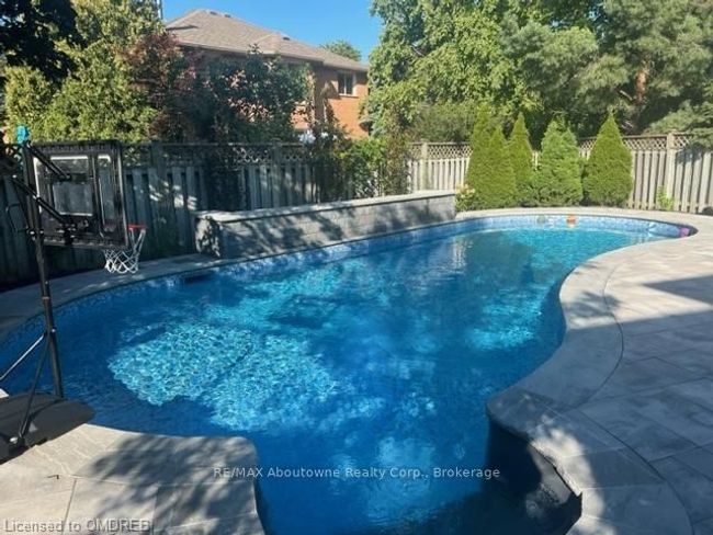 Gorgeous pool with water feature | Image 33