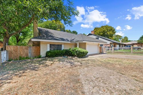 215 Johnson Dr, Duncanville, TX, 75116-3805 | Card Image