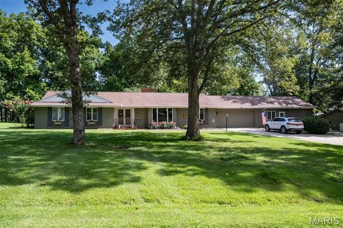 17 Denzel Dr, Greenville, IL, 62246-2768 | Card Image