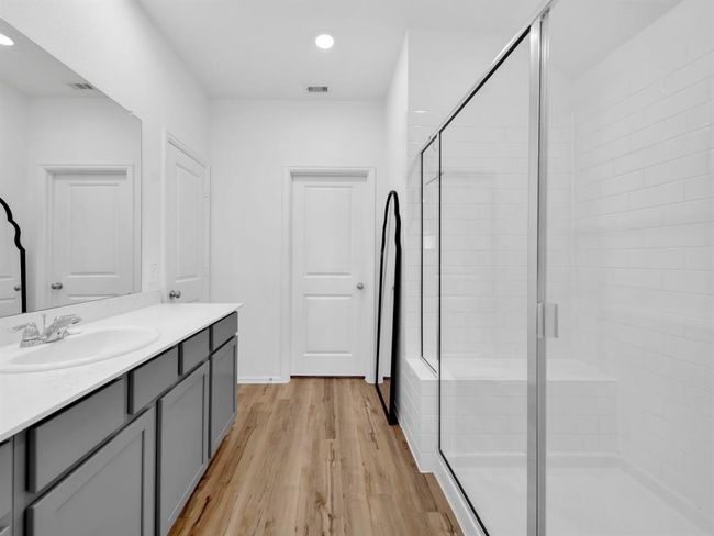Upgraded Oversized Shower! | Image 22