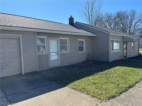 2407 Nesmith Lake Blvd, Akron, OH, 44314-3526 | Card Image