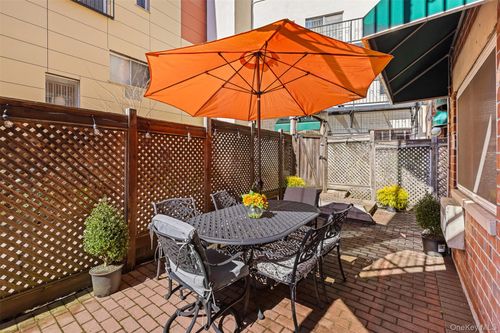 61-20 71st Ave, Ridgewood, NY, 11385-5923 | Card Image