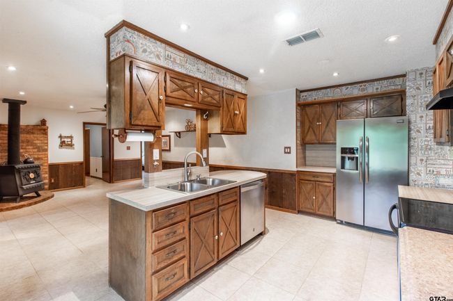 13402 County Road 1131, House other with 3 bedrooms, 2 bathrooms and null parking in Flint TX | Image 15
