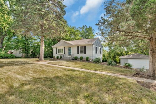 1107 S Hough St, BARRINGTON, IL, 60010-5042 | Card Image