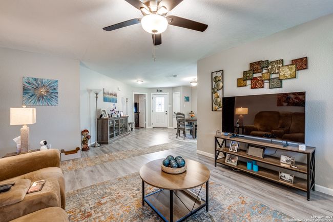 9814 Autumn Dawn, House other with 3 bedrooms, 2 bathrooms and null parking in Converse TX | Image 5